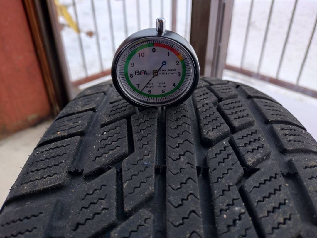 ATR SPORT　タイヤ　スタッドレス　195/65R15　中古　15インチ