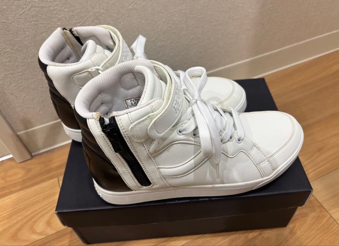 パーリーゲイツゴルフシューズ 【白と黒のコンビのハイカット】