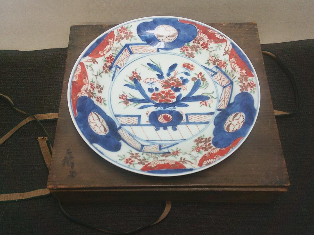 【 花籠手色絵皿　観賞　骨董・ｋ35・伊万里 】陶磁器 鉢　丼　インテリア　収集