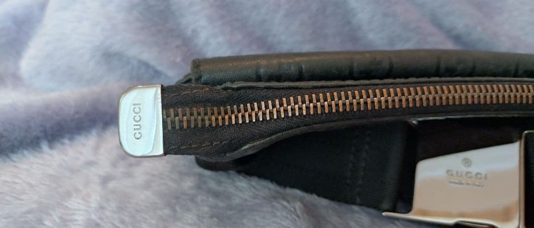 GUCCI　ボディーバッグGG シマレザー黒